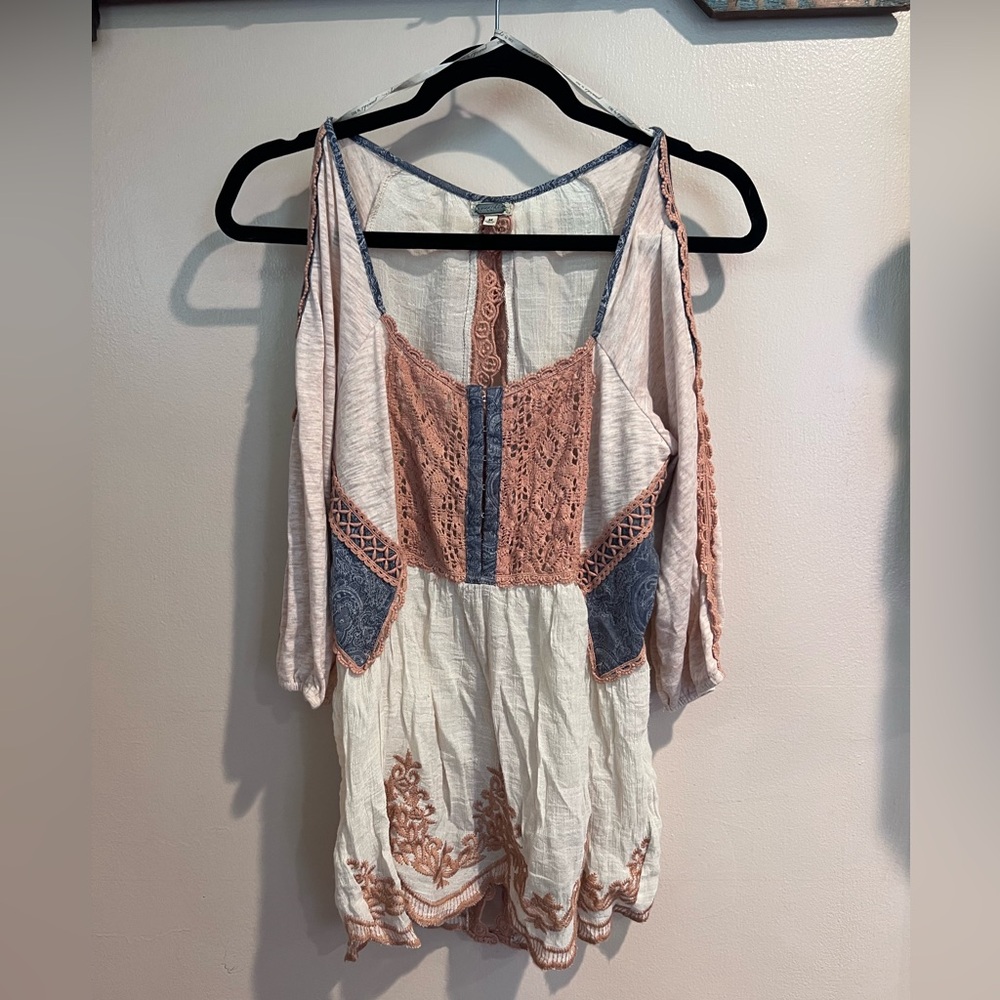 Gimmicks by BKE 3/4 Sleeve Blouse